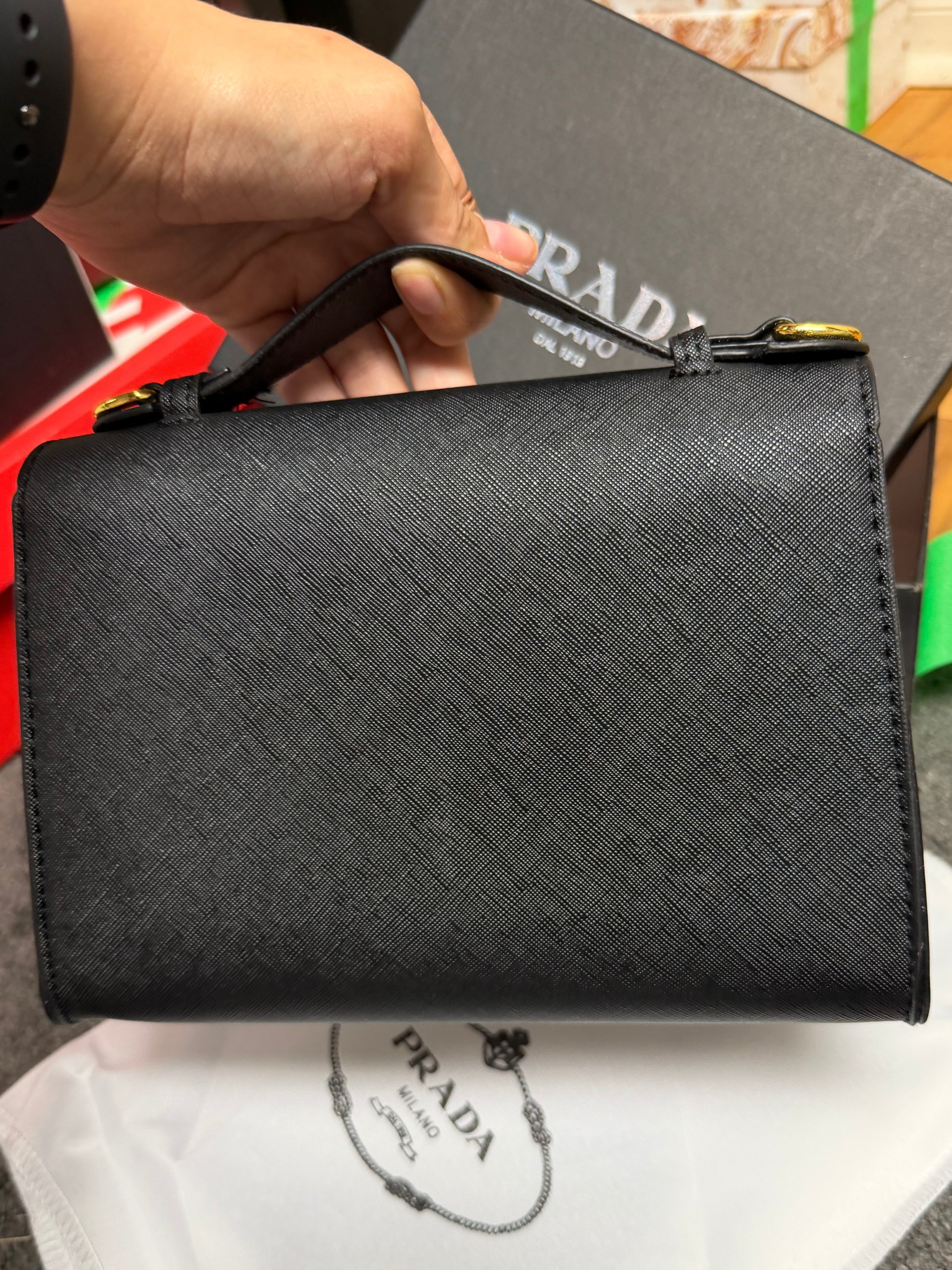 sac à main Prada Saffiano est noir