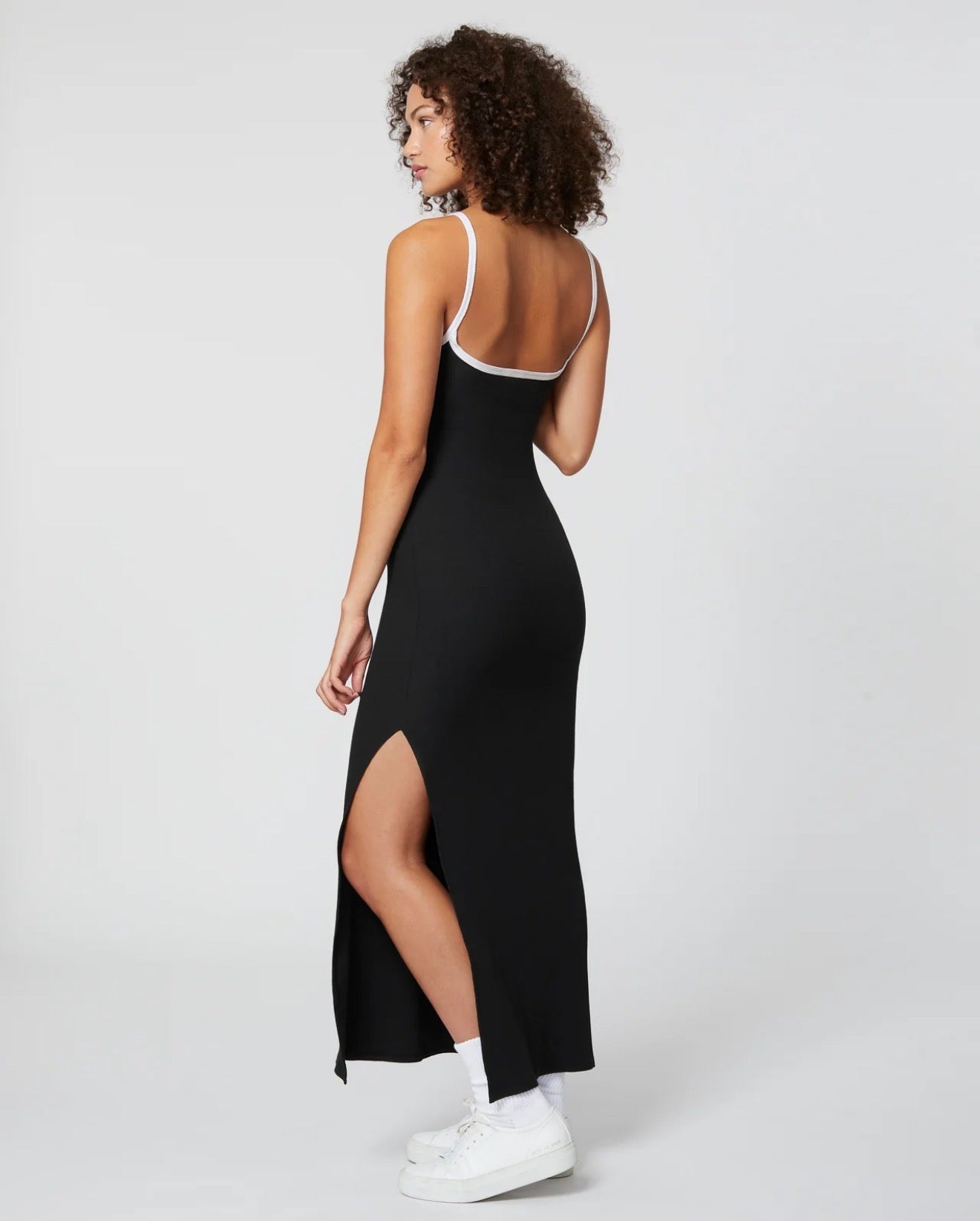 Robe longue a dos ouvert