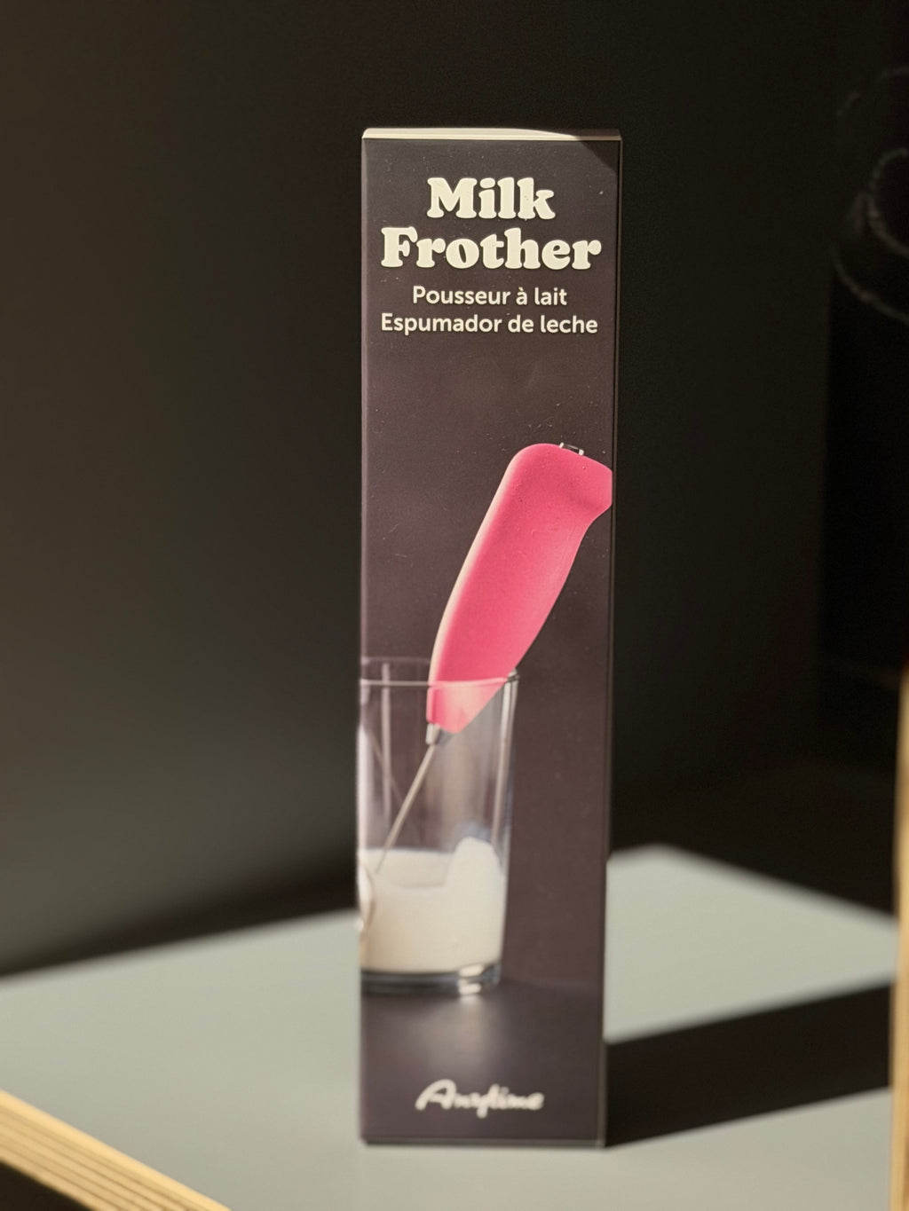 Mousseur à lait rose. Accessoire