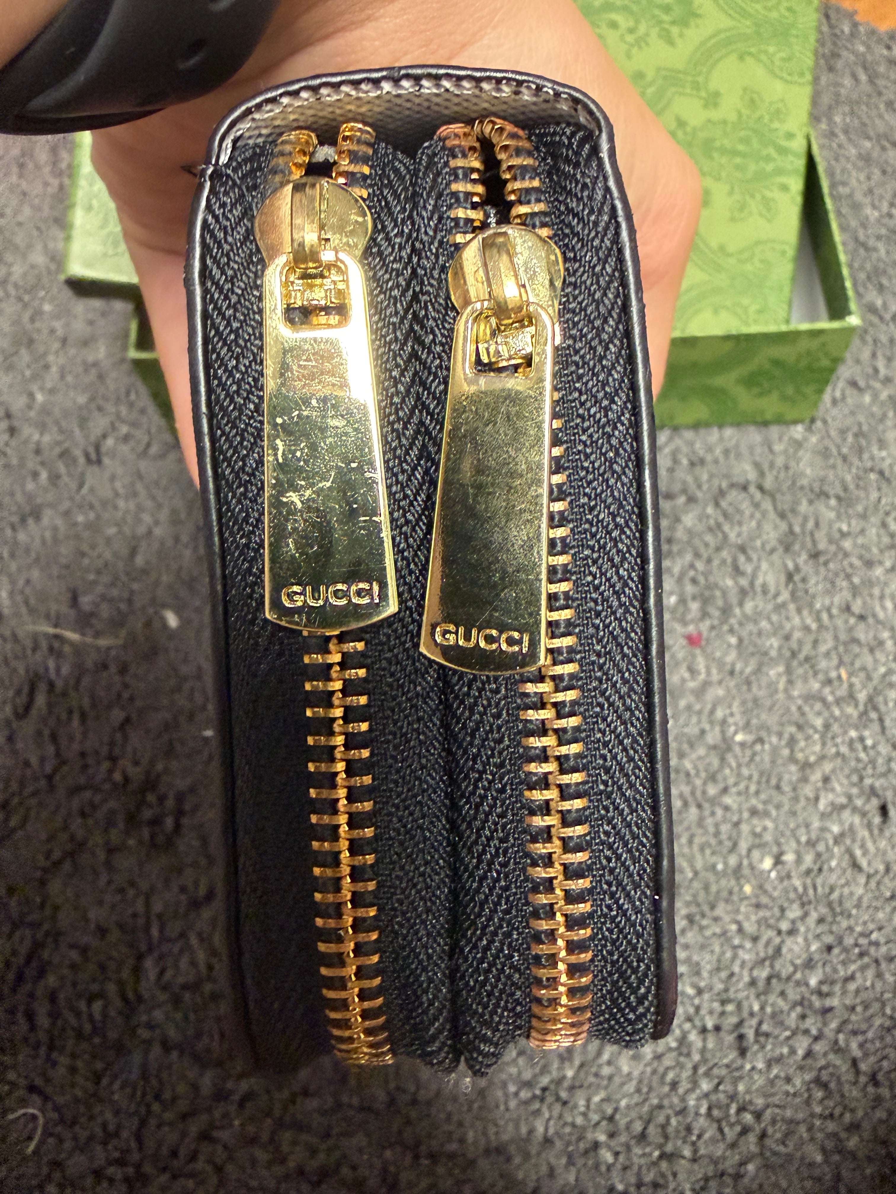 Gucci Essence Classic double Zip Wallet