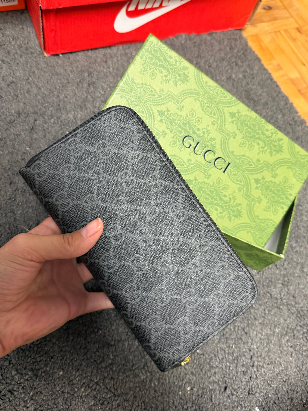 Gucci Essence Classic double Zip Wallet