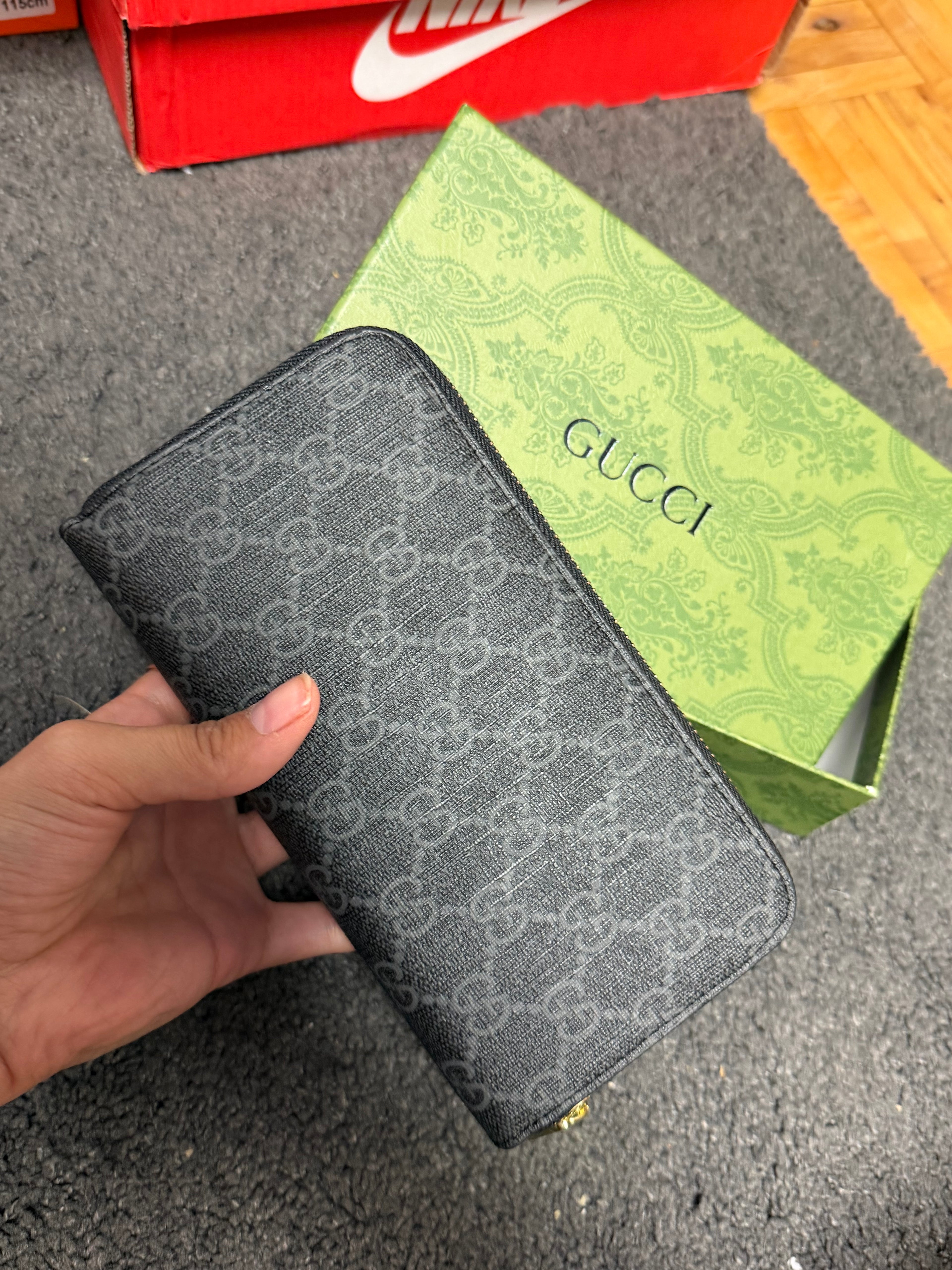 Gucci Essence Classic double Zip Wallet