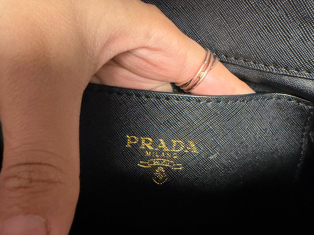 sac à main Prada Saffiano est noir