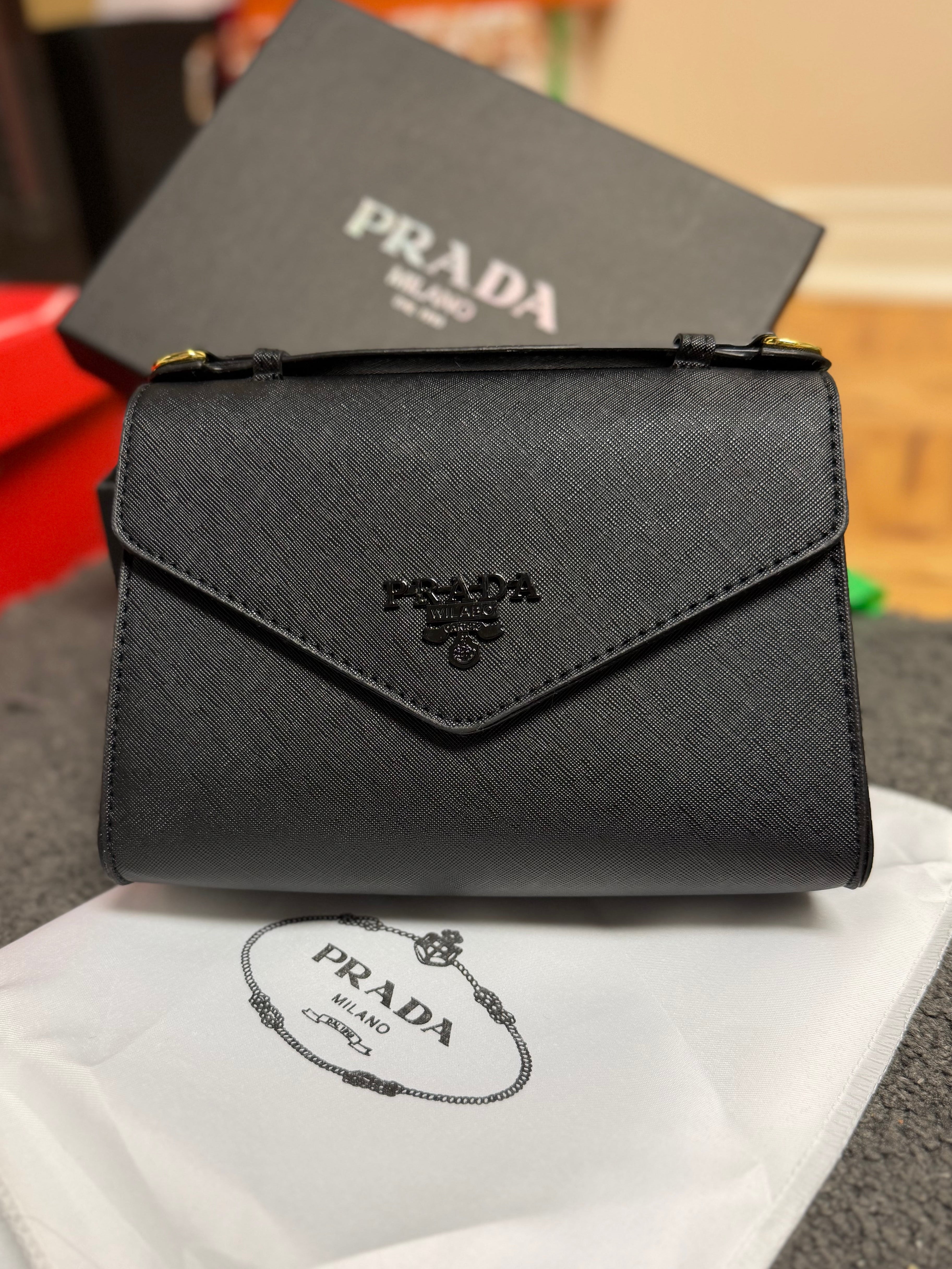 sac à main Prada Saffiano est noir