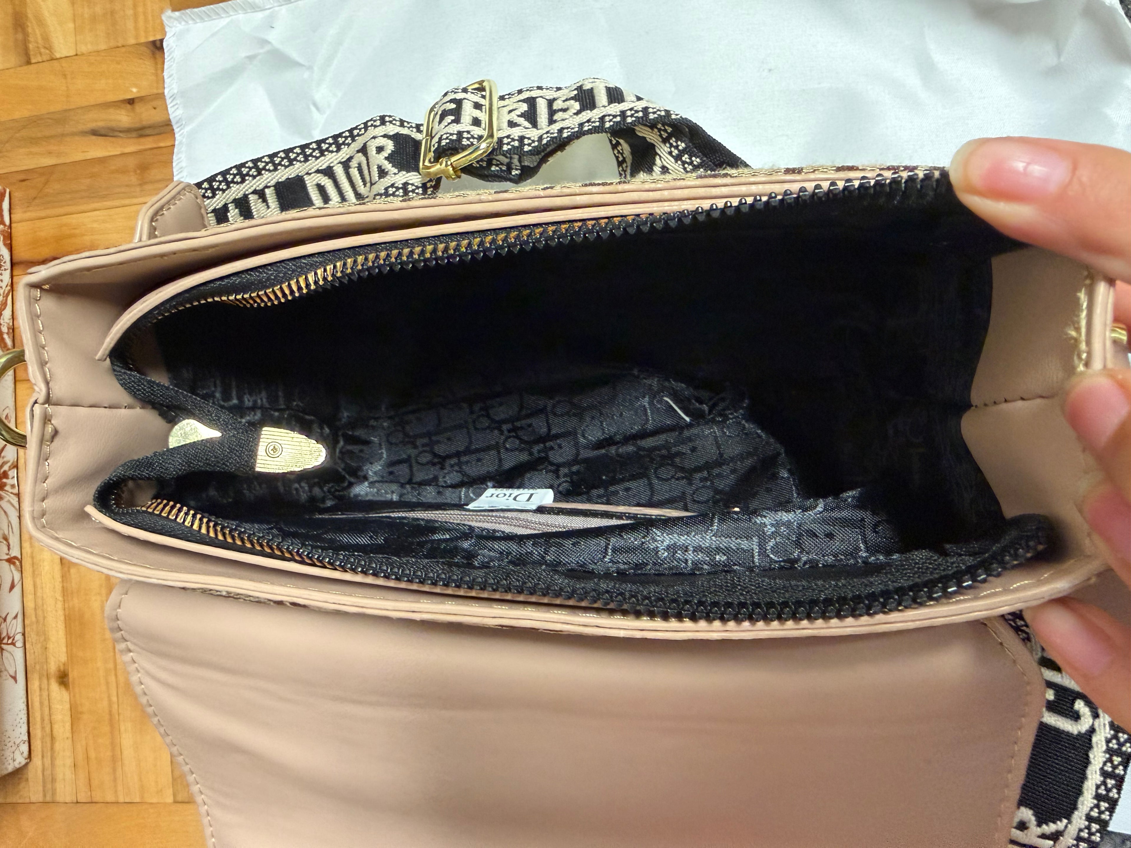 Sac à main Dior en cuir 30 montaigne